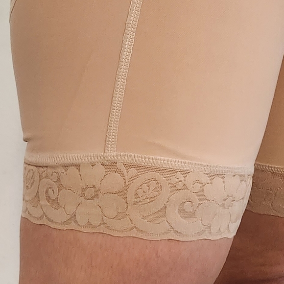 Tight, extra large undergarment - Picture 1 of 4